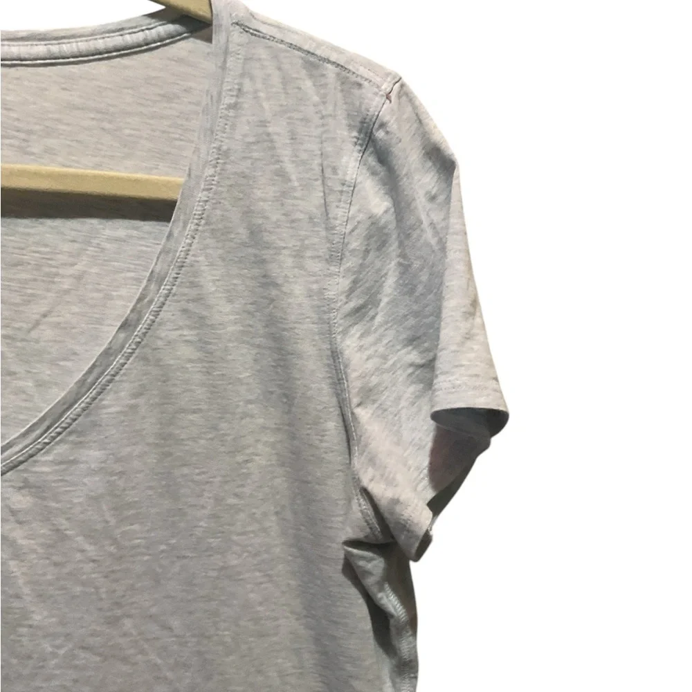 🍋 Lululemon Light Blue V-Neck Women's T Shirt - Picture 5 of 8